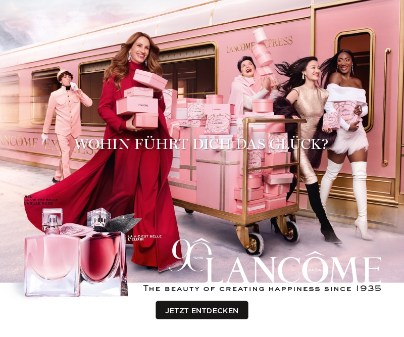 Ein rosafarbener und goldener Zug mit der Aufschrift „Lancôme Express“, beladen mit mehreren Geschenkboxen in einem Waggon und getragen von Models. Im Vordergrund stehen zwei rosafarbene Flakons des Parfums „La Vie Est Belle“ (Vanilla Nude und L’Elixir).